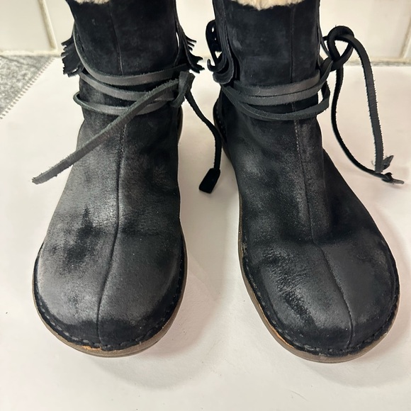 UGG 8 Gaviota sheep skin fringe black woman gorpcore casual outdoor suede boot - Picture 2 of 12